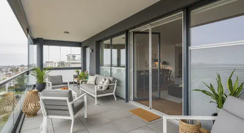 Gölbaşı Bölgesi Cam Balkon Sistemlerine Tam Uyumlu Plise Sineklik Çözümü